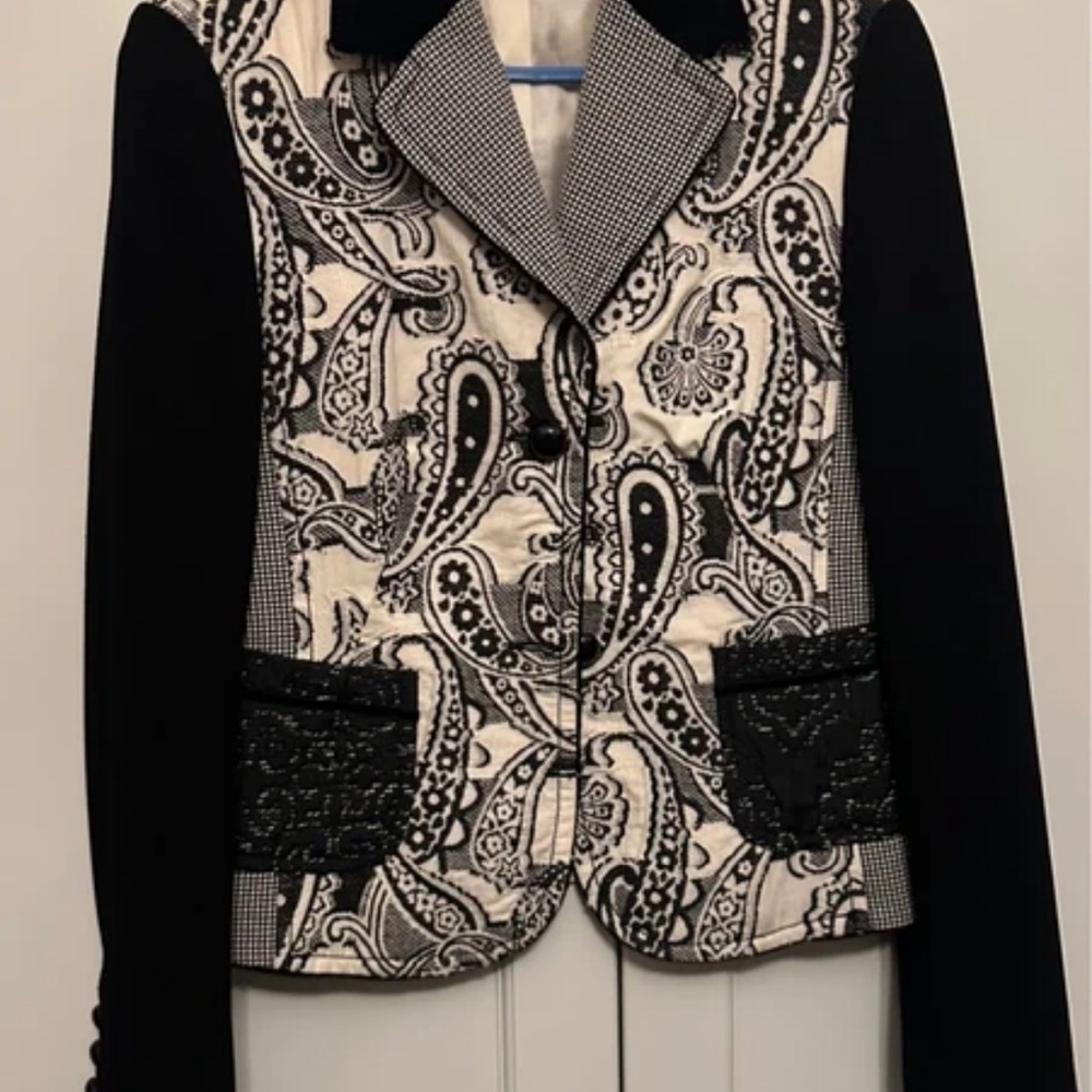 Chic Black and White Paisley Women's Blazer